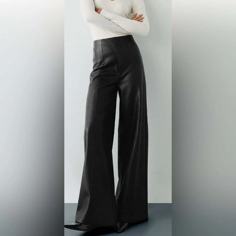 Elegant Black Wide-Leg PU leather Pants - Picture 2 of 4